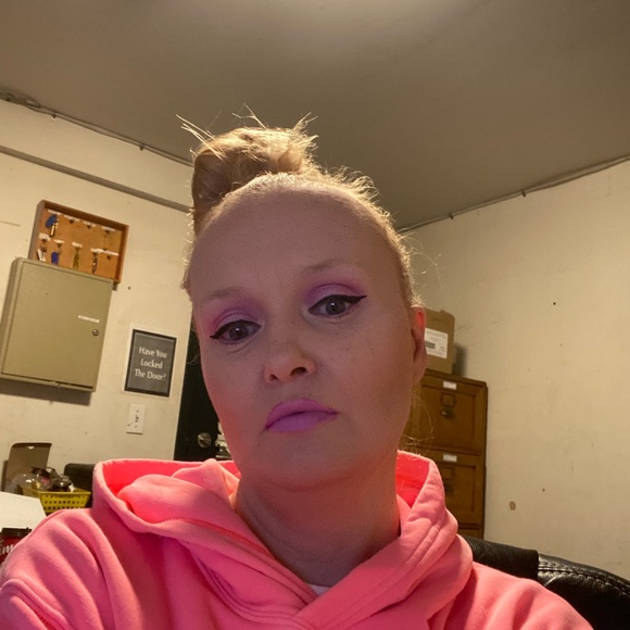 Meet your Posher, Lisa - Picture 1 of 1